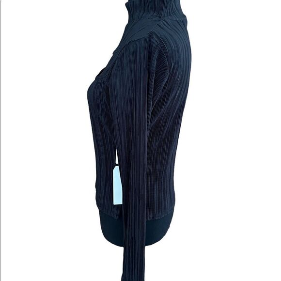NEW with tags Leith Women's  Black
Textured Cutout Front Mock neck top size M - Picture 3 of 9